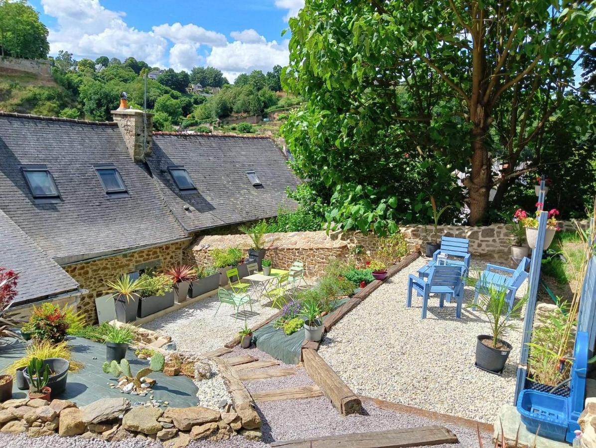 Chambre D'Hote Familiale De La Maison Bleue Lanvallay Exterior foto