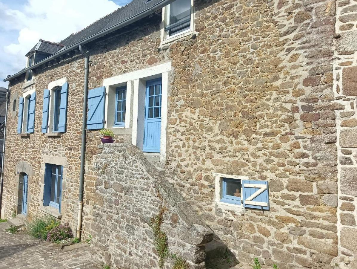 Chambre D'Hote Familiale De La Maison Bleue Lanvallay Exterior foto