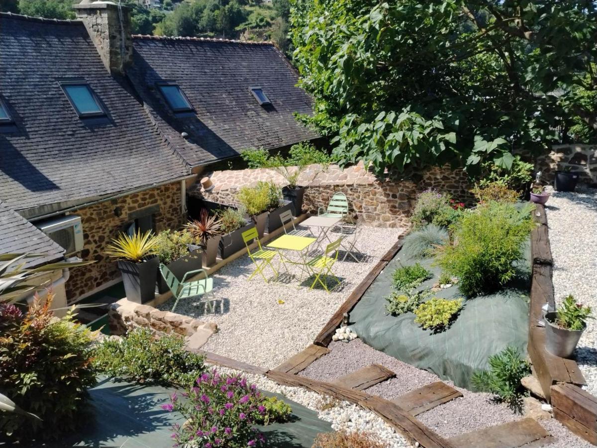 Chambre D'Hote Familiale De La Maison Bleue Lanvallay Exterior foto