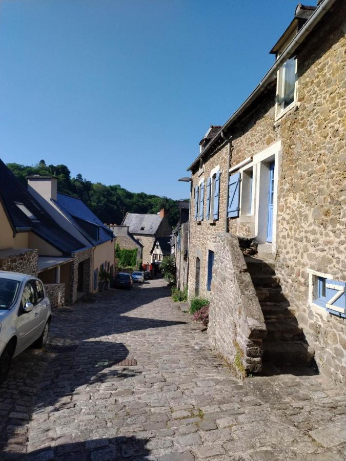 Chambre D'Hote Familiale De La Maison Bleue Lanvallay Exterior foto